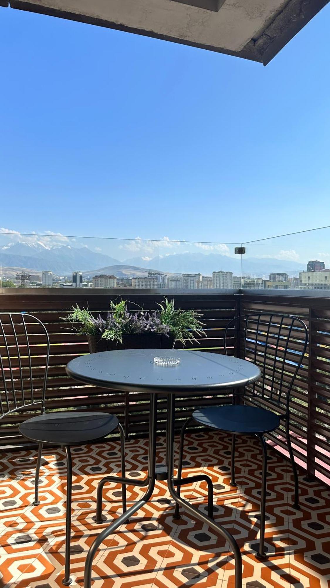 Logvinenko Apartment Bishkek Exterior foto
