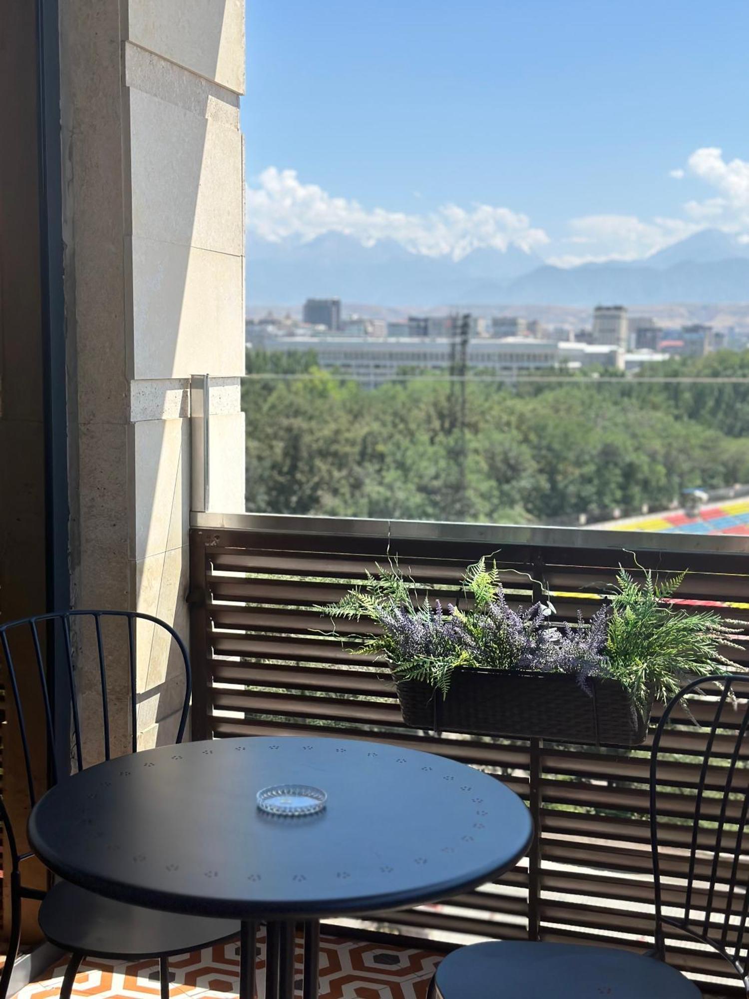 Logvinenko Apartment Bishkek Exterior foto